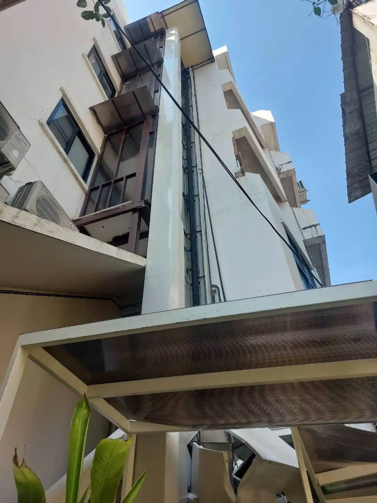 เหตุฉุกเฉินพญาไทย หญิงติดอยู่ในลิฟต์ได้รับบาดเจ็บ หลังลิฟต์กระแทกพื้น