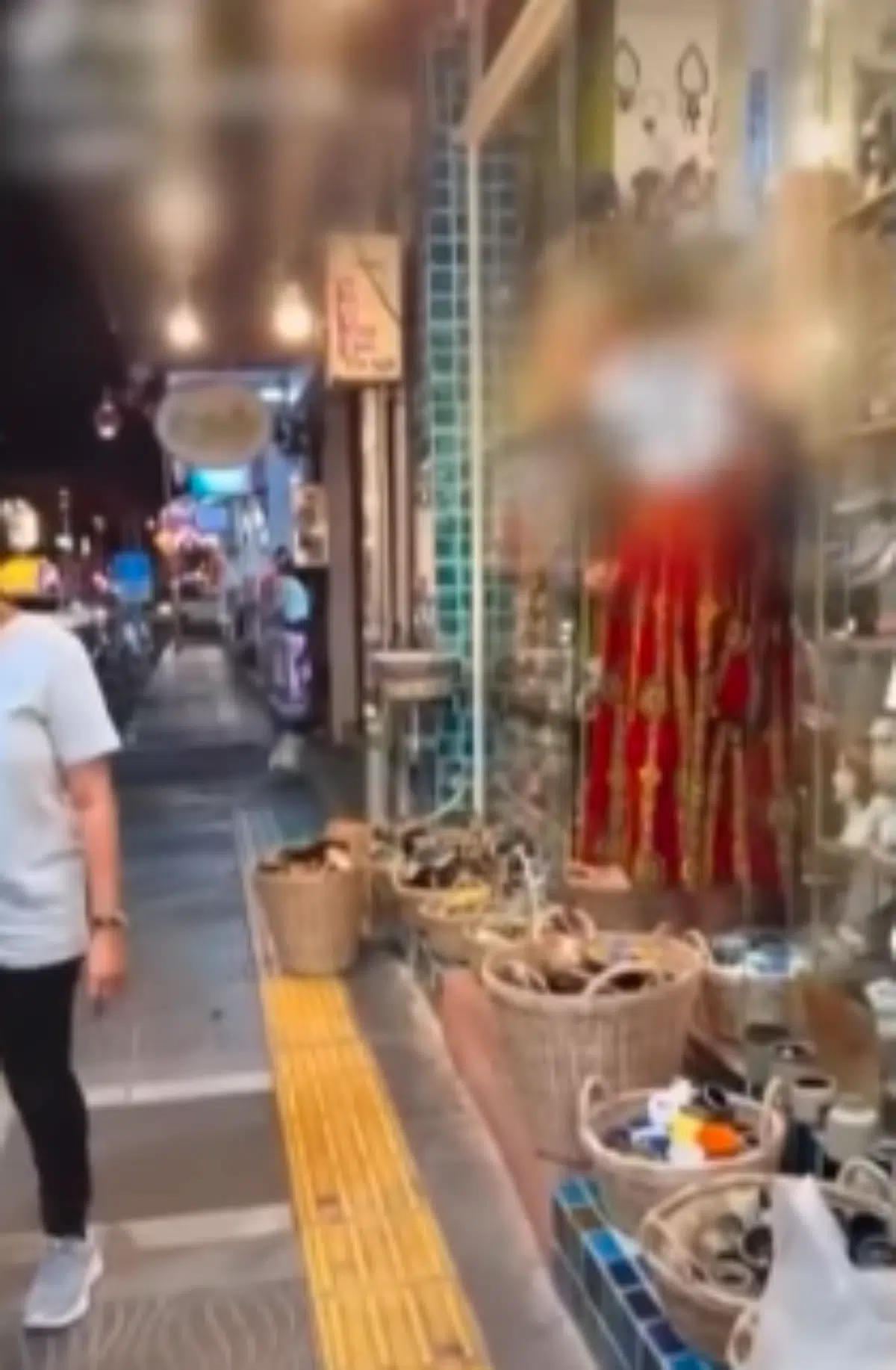 เก็บเงินนักท่องเที่ยวจีน 40 บาท ค่าเข้า เพื่อเดินดูของ