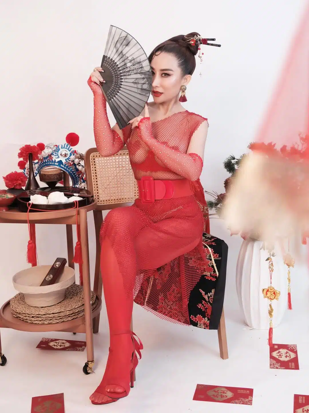 ลาล่า อวดร่างทองในวัยเลข 4 เสิร์ฟลุกส์อาหมวยชุดซีทรูแดงสุดแซ่บ ทำตะลึงทั้งโซเชียล-3