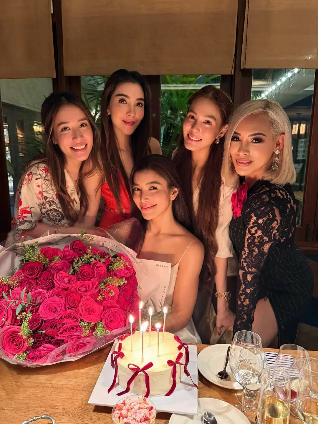 เผยคำขอพร เอมมี่ มรกต ในวันเกิดฉลอง 42 กะรัต ทำ เจนี่-เจนสุดา ถูกใจมาก-5