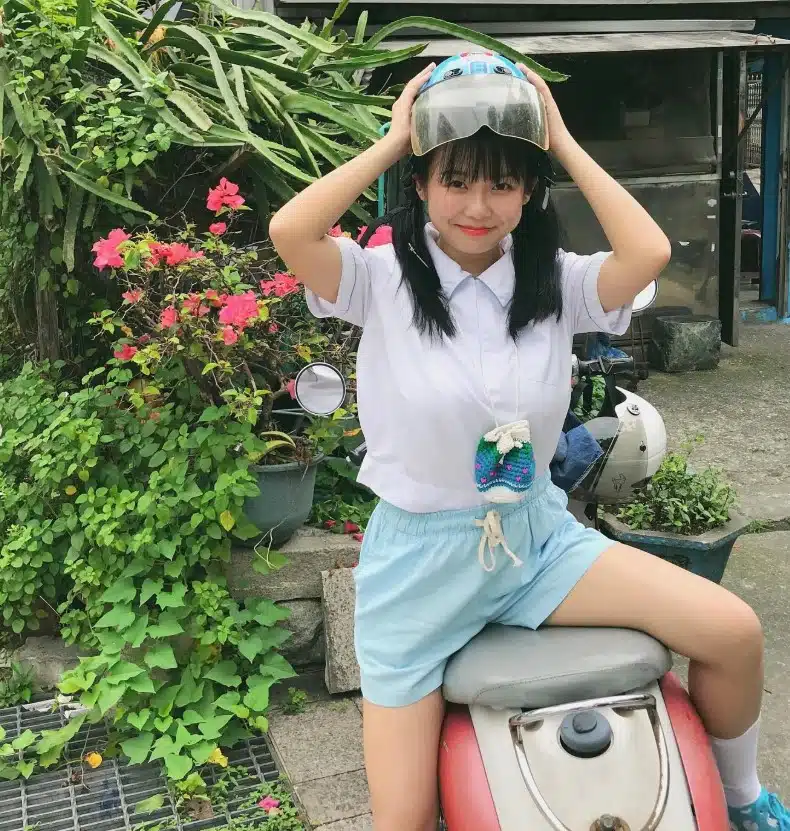 ช่างภาพหน้าเด็ก อันนาในชุดบิกินี่แดงเผยหุ่นฟิตแอนด์เฟิร์ม