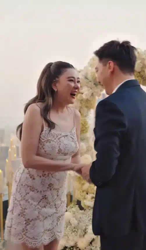 โอ๋ ภัคจีรา ถูกแฟนหนุ่มทำเซอร์ไพรส์คุกเข่าขอแต่งงาน-2