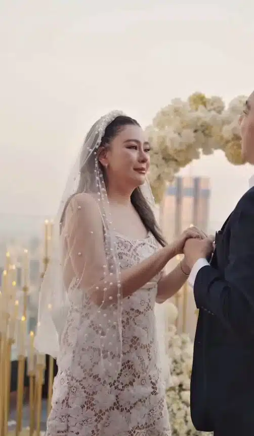 โอ๋ ภัคจีรา ถูกแฟนหนุ่มทำเซอร์ไพรส์คุกเข่าขอแต่งงาน