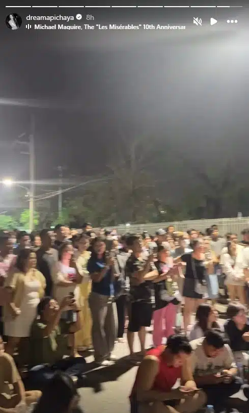 ดรีม อภิชญา เกาะติดสถานการณ์หน้าหน่วยเลือกตั้งชลบุรี