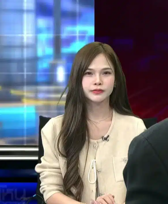 คุณฟ้าในรายการโหนกระแส สวยจนทำให้ผู้ชมหลุดโฟกัส