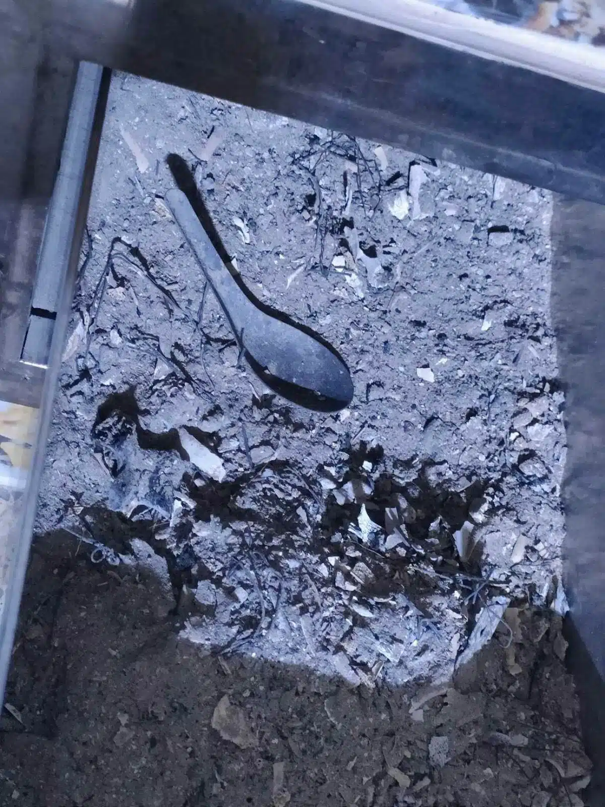 พบช้อนโลหะในศพทหารไทย