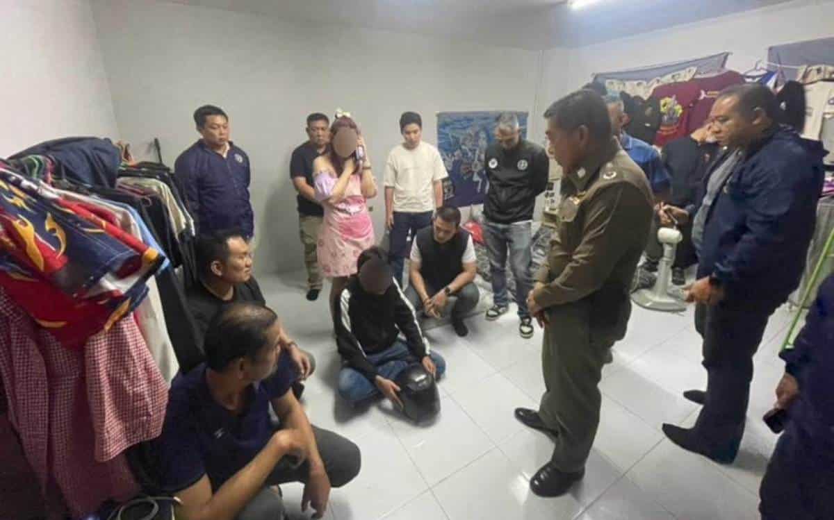 ตำรวจจับกุมผู้ต้องหาวัย 17 ปี กรณีจ้วงแทงสิบตำรวจเอก ตม. เสียชีวิต