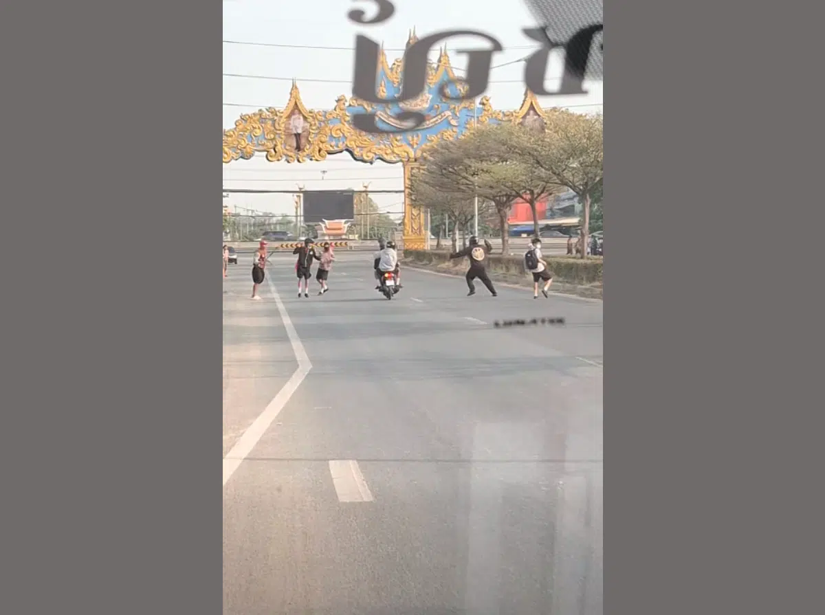 วัยรุ่นอยุธยายกพวกตะลุมบอนกันจนเจ็บ 2 ราย