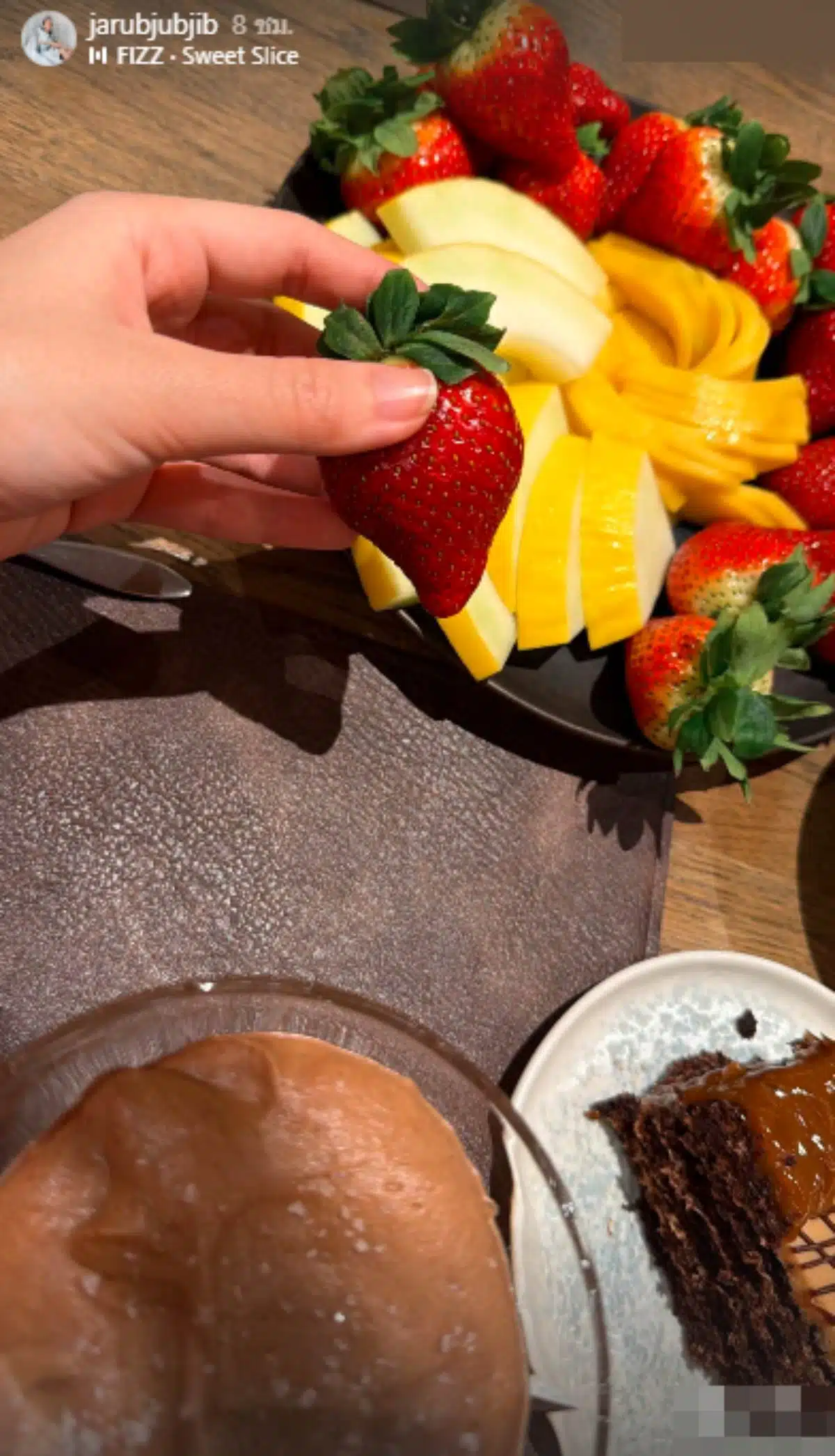 จุ๊บจิ๊บ ภรรยาของผู้กองธรรมนัส โพสต์ไอจีรูปสตรอเบอร์รี่