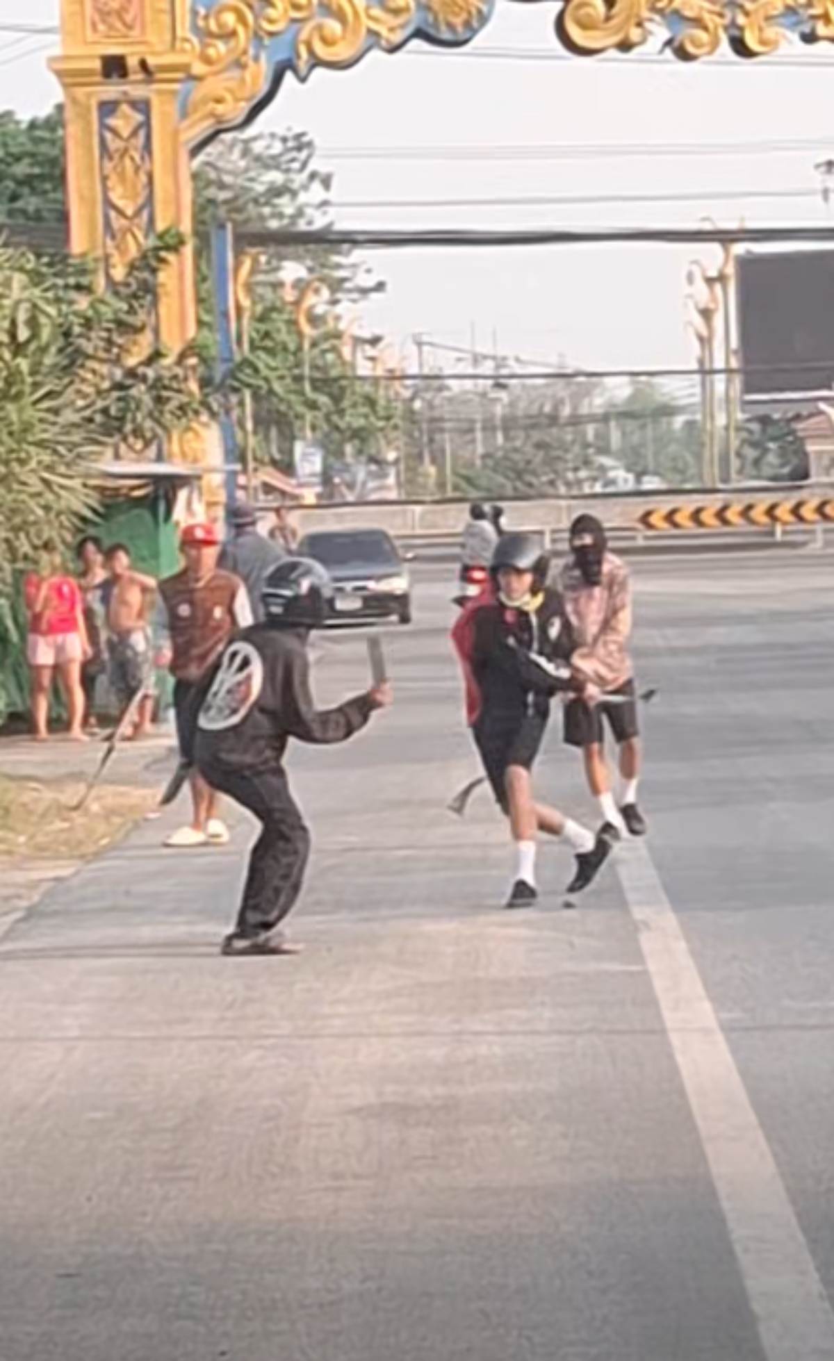 กลุ่มวัยรุ่นอยุธยาตีกัน