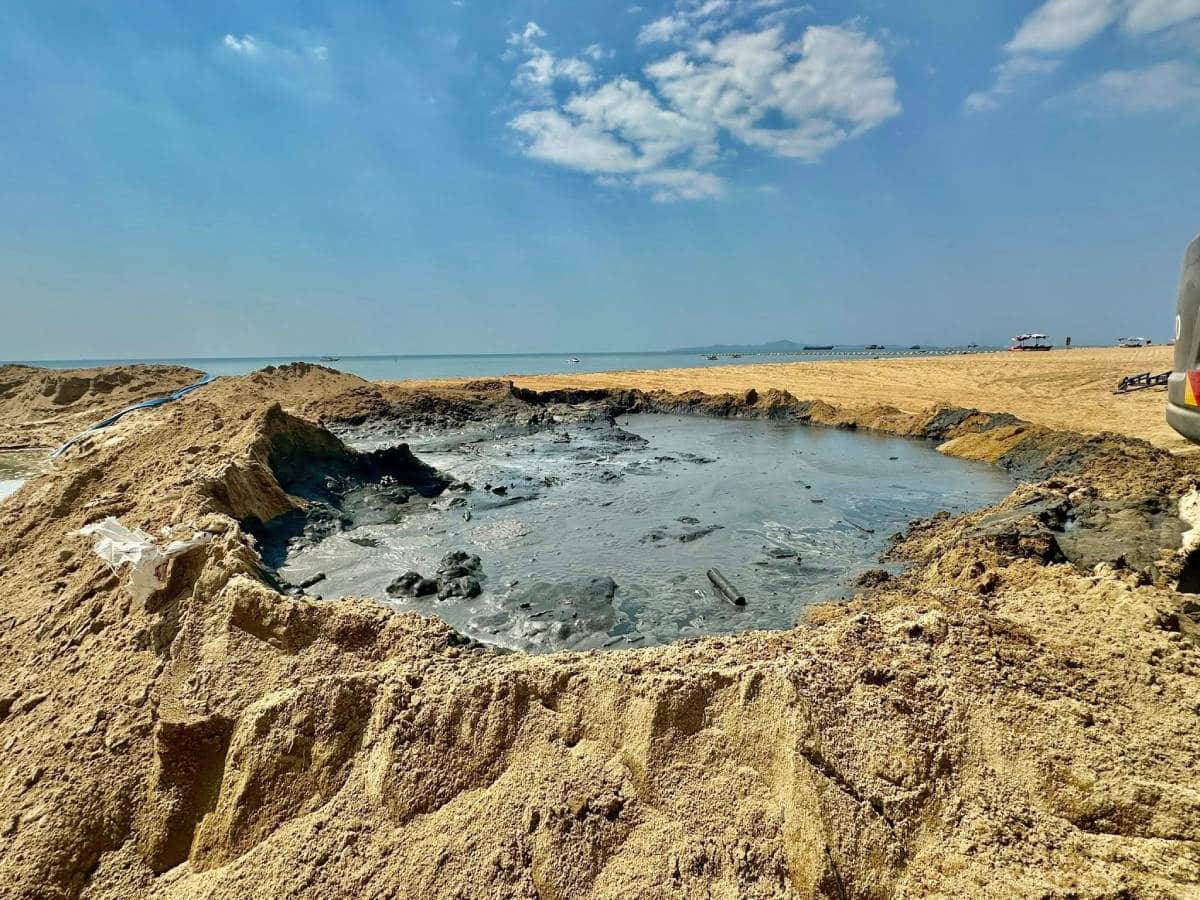 ปลัด ทส. สั่งฟันบริษัทรับเหมามักง่าย หลังชาวต่างชาติแฉคลิปสูบน้ำเสียสีดำทิ้งทะเลจอมเทียน อ้างขวางงานปรับภูมิทัศน์