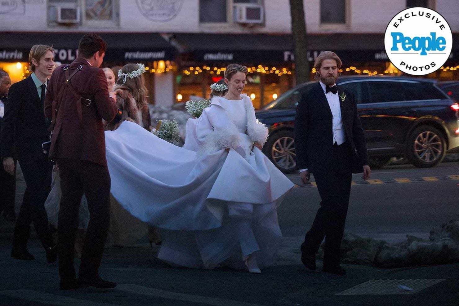 แต่งงานแล้ว มายา ฮอว์ก ควงแขน คริสเตียน ลี ฮัตสัน เข้าพิธีวิวาห์ วันวาเลนไทน์