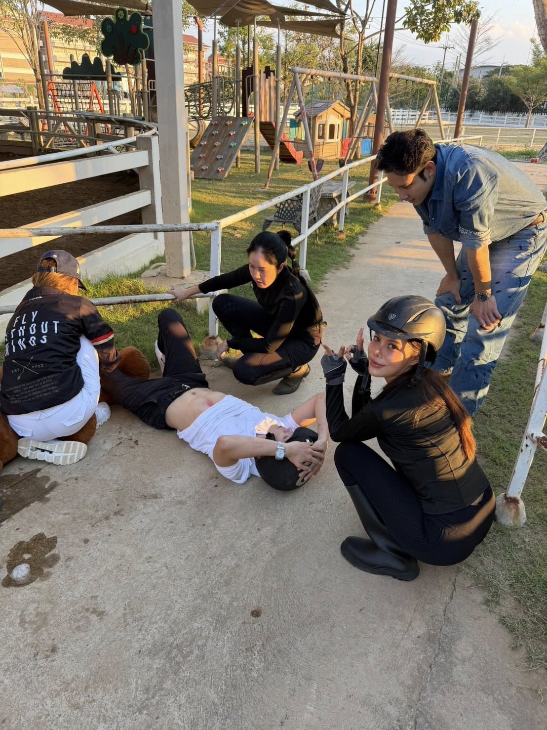 คลิปนาทีชีวิต อินฟลูฯ ดัง ตกหลังม้า โอด ความเลี่ยนงุ่นไม่เข้าใครออกใคร-2