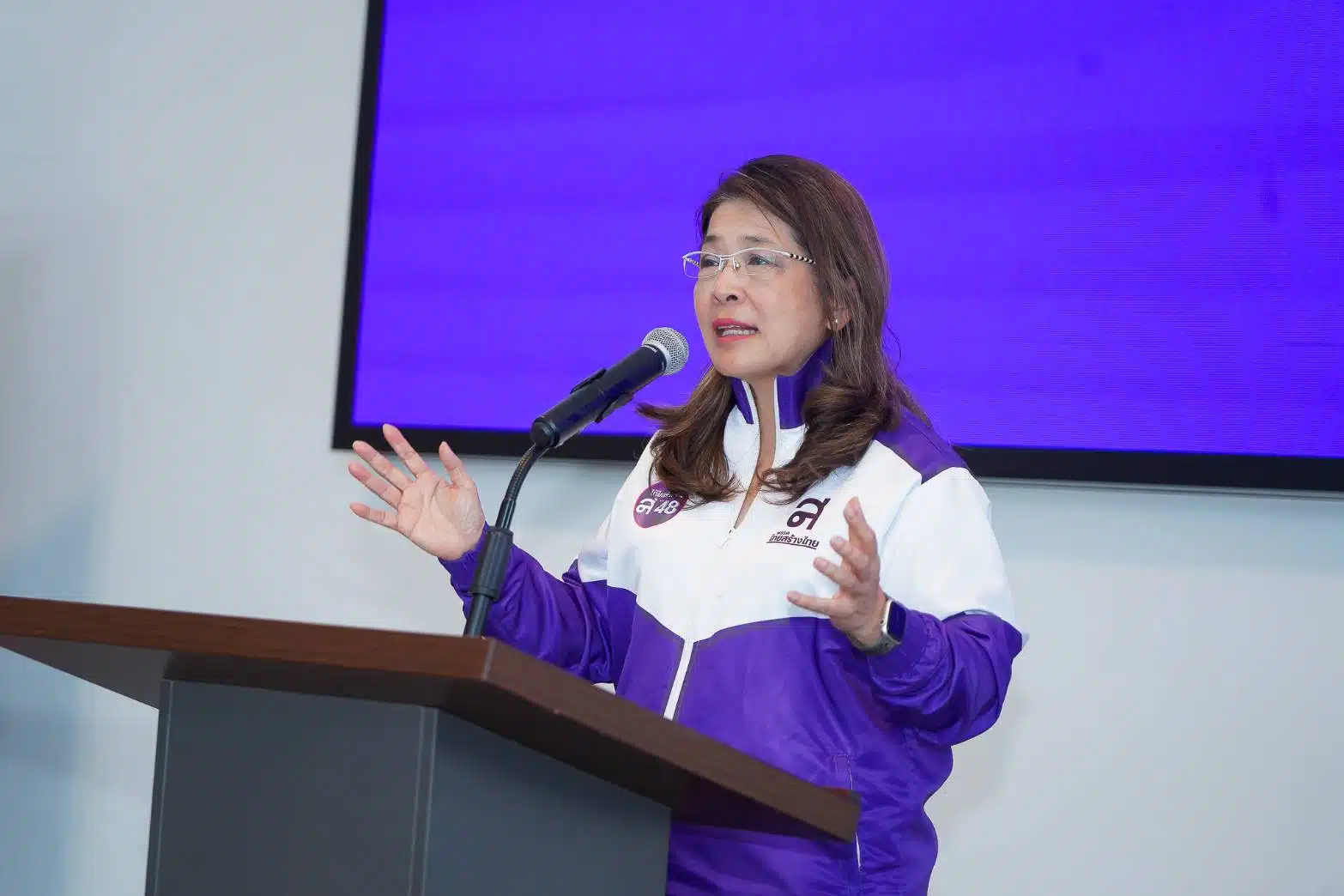 คุณหญิงสุดารัตน์ เกยุราพันธุ์ หัวหน้าพรรคไทยสร้างไทย