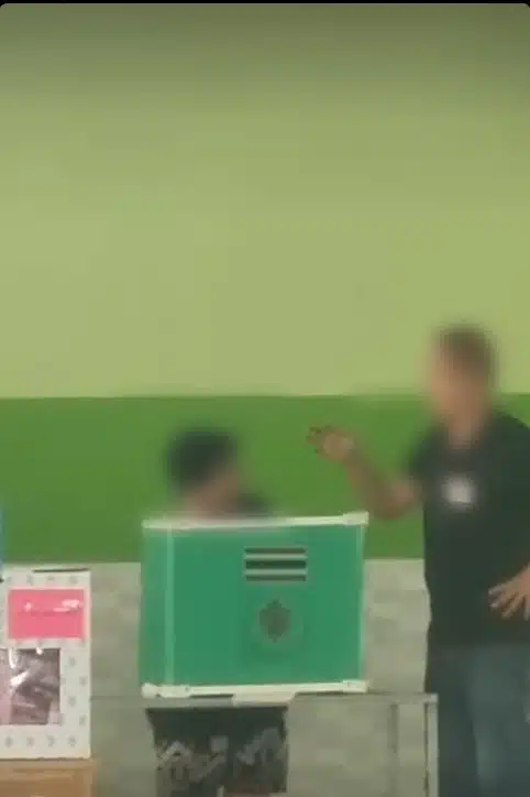 คลิปเหตุการณ์ในหน่วยเลือกตั้งนครปฐมสร้างความสงสัยให้กับผู้ชมในโซเชียล