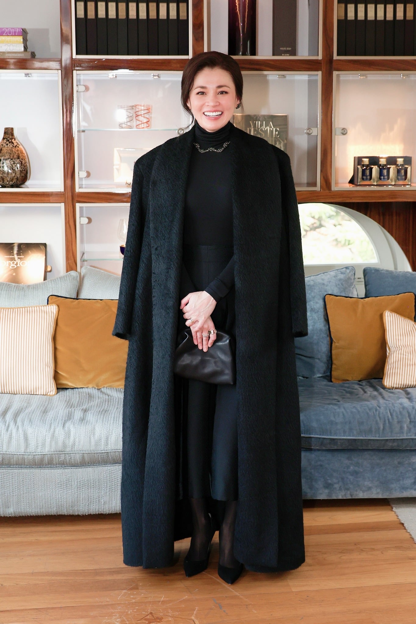 ทรงพระสิริโฉม พระราชินี ฉลองพระองค์เซ็ตสูทผ้าไหมไทยสีดำเรียบหรู เสด็จฯ เยือนอิตาลี-6