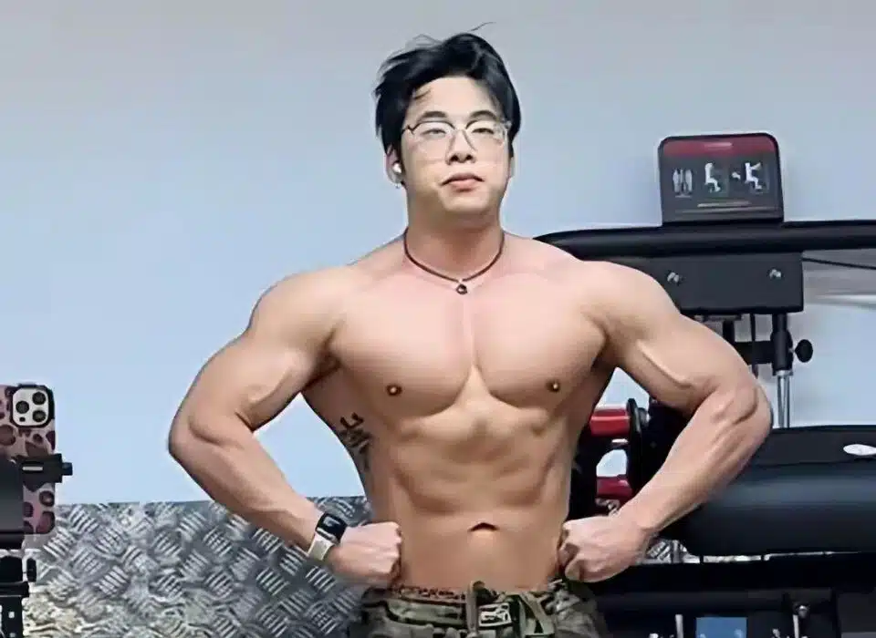 ปี้ เจียฉี อินฟลูเอนเซอร์สายเพาะกายโชว์กล้ามเนื้อ