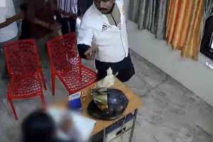 6 แก๊งทรชนอินเดีย รุมโทรมพนักงานสปา บังคับเพื่อนดูต่อหน้า เหตุฉุนเจ้าของไม่จ่าย "ค่าคุ้มครอง"