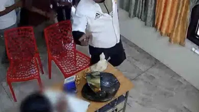 6 แก๊งทรชนอินเดีย รุมโทรมพนักงานสปา บังคับเพื่อนดูต่อหน้า เหตุฉุนเจ้าของไม่จ่าย "ค่าคุ้มครอง"