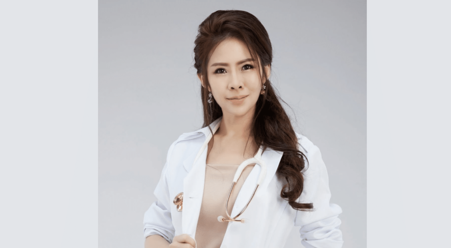 ช็อก "หมอของขวัญ" ประกาศคืนใบประกอบวิชาชีพ ลั่นทนระบบ "แพทยสภา" ไม่ไหว