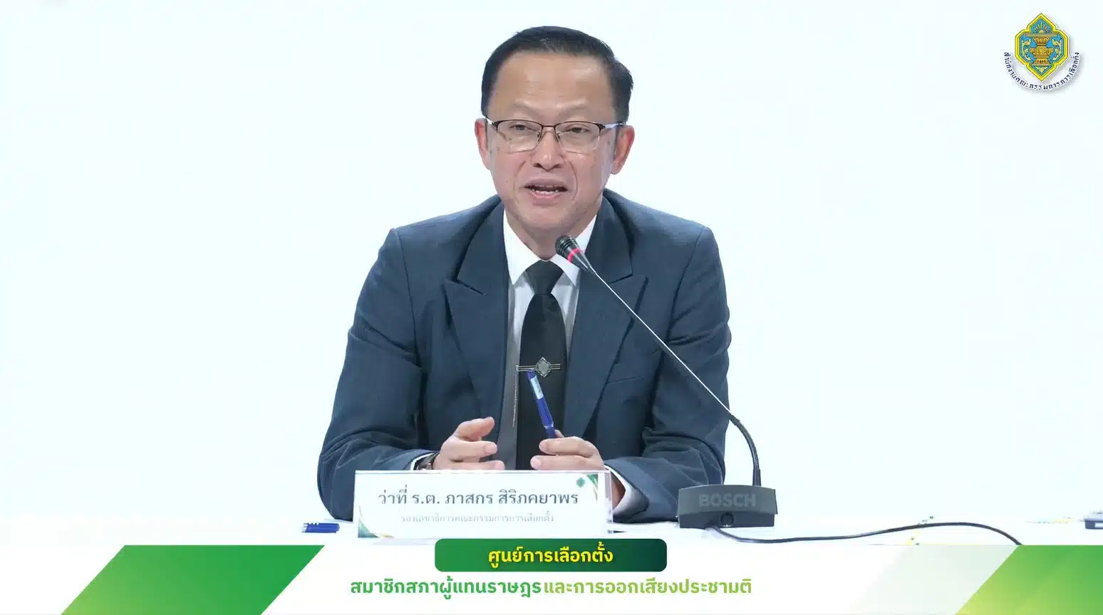 ว่าที่ ร.ต.ภาสกร สิริภคยาพร รองเลขาธิการ กกต. ขณะชี้แจง