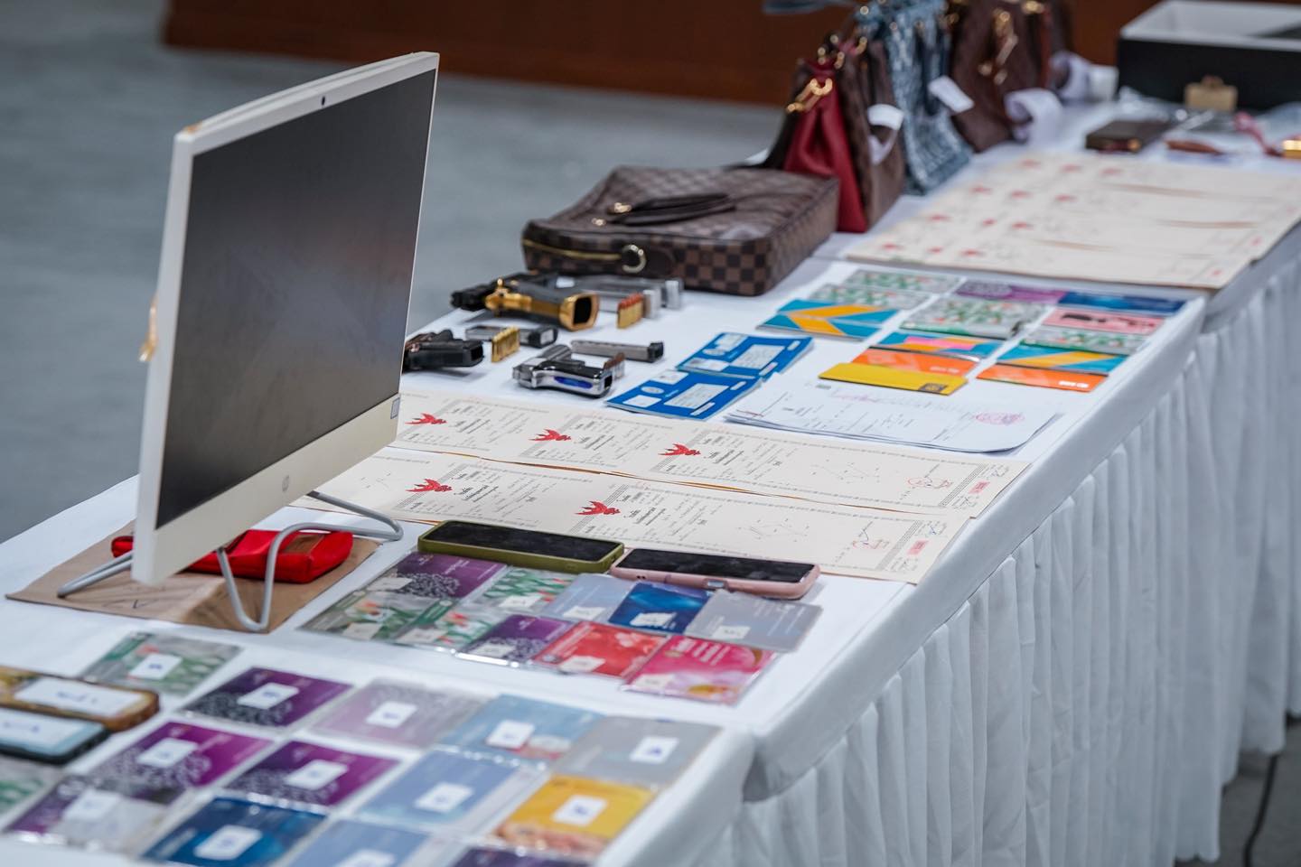 รวบแก๊งมารศาสนา! หลอกคนแก่ลงทุน อ้าง เงินบุญช่วยชาติ ยึดทรัพย์อื้อ 250 ล้าน-2