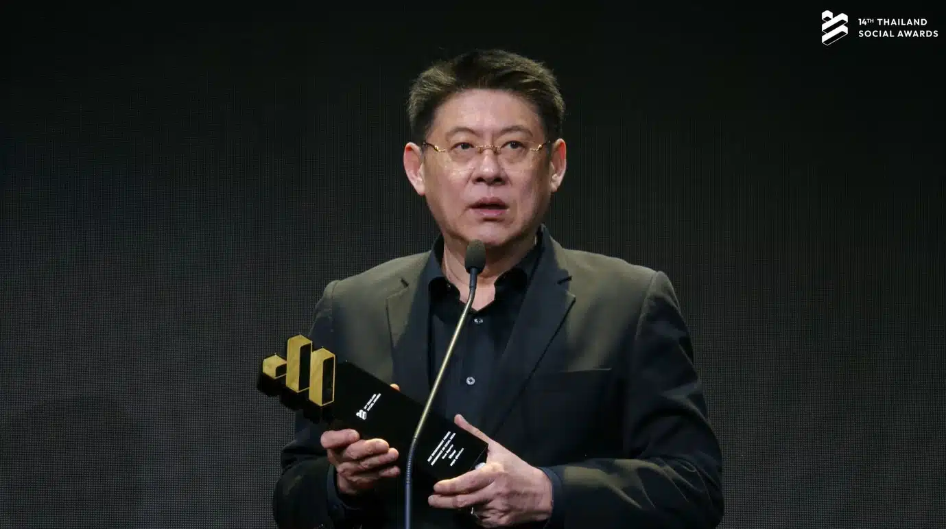 สรยุทธ สุทัศนะจินดา ขึ้นรับรางวัลผู้ประกาศข่าวบนเวที Thailand Social Awards ครั้งที่ 14