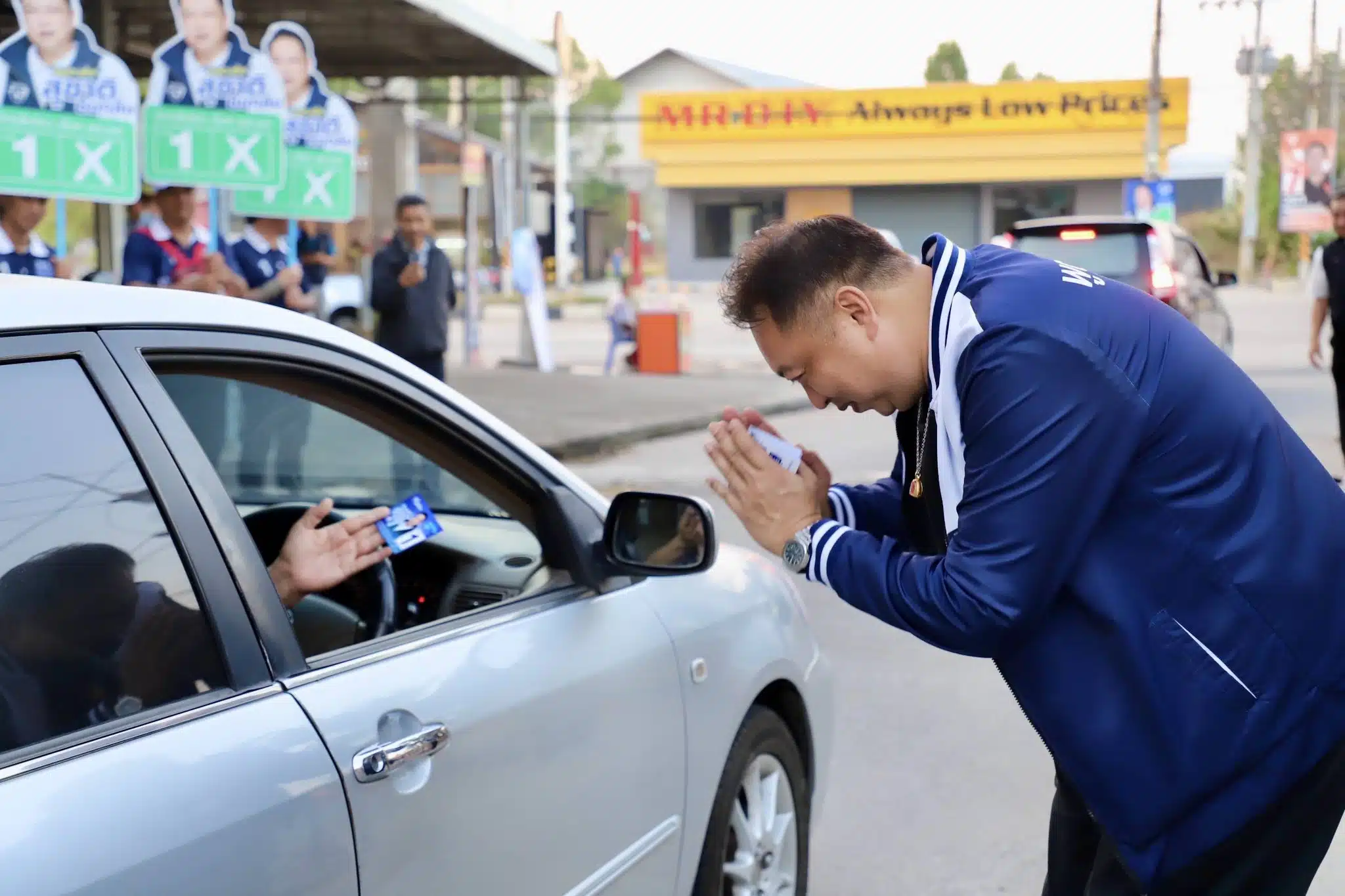 สุชาติ ชมกลิ่น หาเสียงเลือกตั้ง