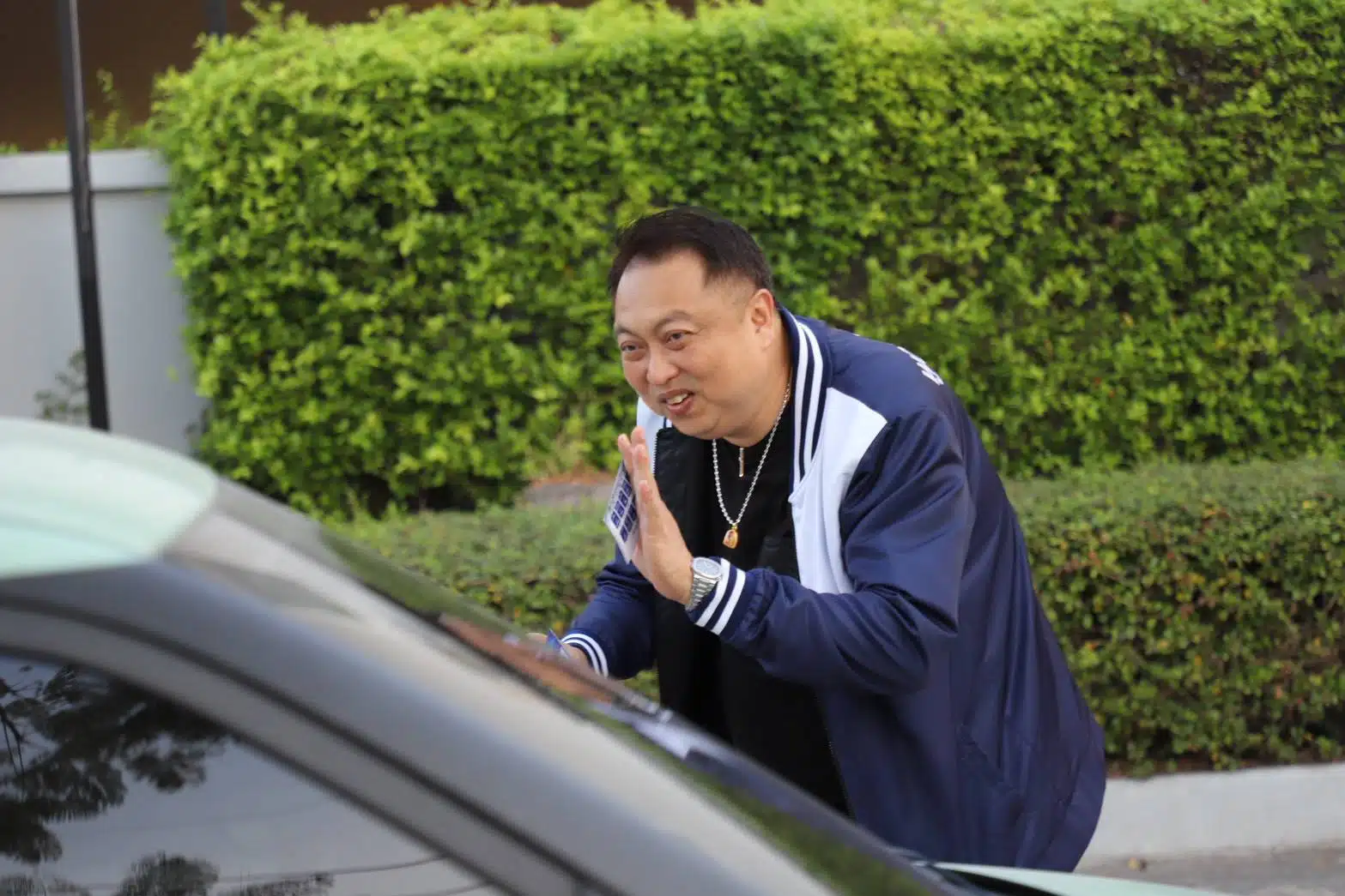 สุชาติ ชมกลิ่น