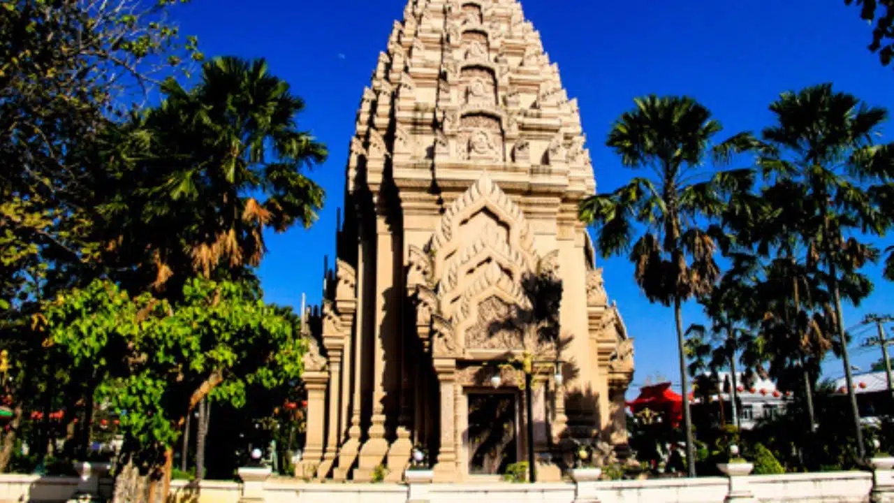 การบูรณะศาลหลักเมืองบุรีรัมย์ในปี พ.ศ. 2548–2550 ที่สะท้อนอัตลักษณ์ของจังหวัด