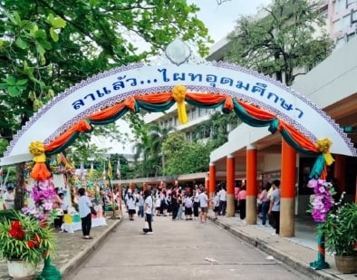 โรงเรียนดัง จัดงานอำลาครั้งสุดท้าย หลังประกาศปิดกิจการถาวร ลูกศิษย์หลั่งน้ำตาใจหาย-4