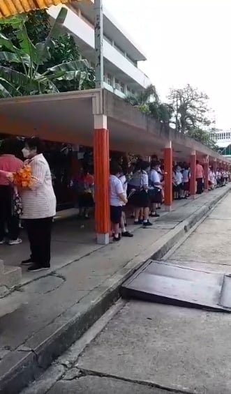 โรงเรียนดัง จัดงานอำลาครั้งสุดท้าย หลังประกาศปิดกิจการถาวร ลูกศิษย์หลั่งน้ำตาใจหาย-7