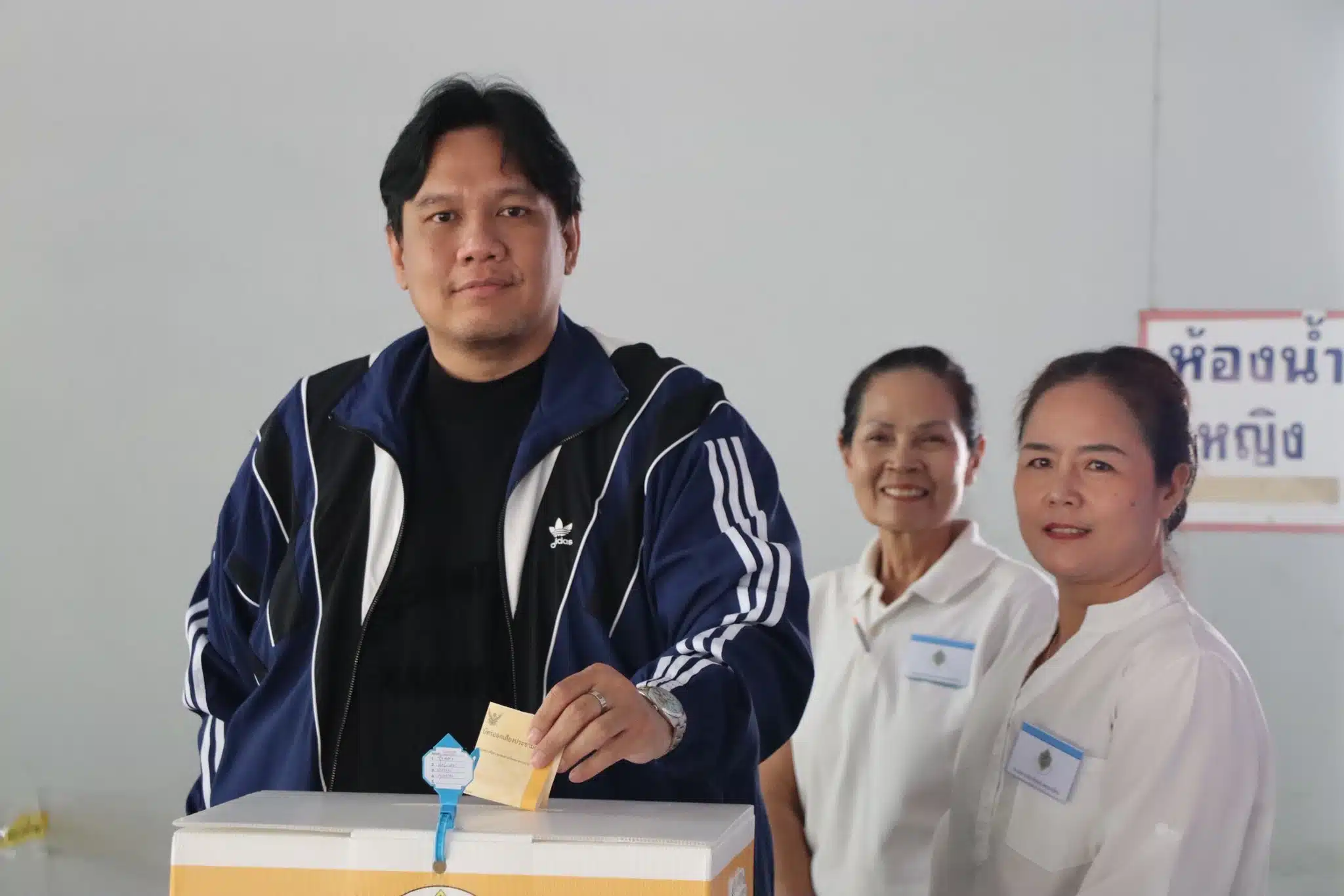 นายไผ่ ลิกค์ ผู้สมัคร สส.กำแพงเพชร ออกไปใช้สิทธิเลือกตั้ง