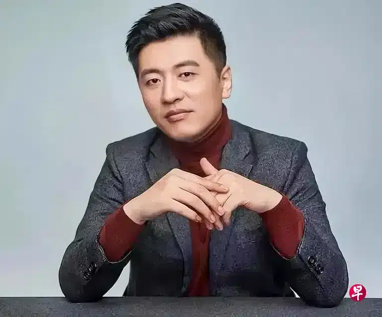 จางเสวี่ยเฟิง ติวเตอร์ชื่อดังเสียชีวิตกะทันหันด้วยภาวะหัวใจหยุดเต้นเฉียบพลัน