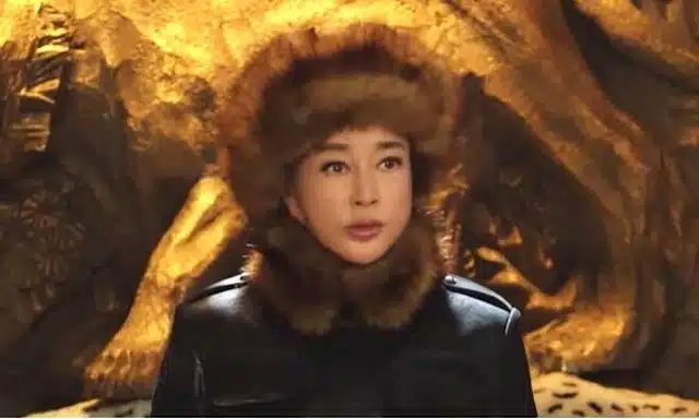 หลิวเสี่ยวชิ่ง ดาราตัวแม่วัย 76 ฝืนสังขารรับบทสาว 30 คนดูจวกยับ ฉากจูบดูดปากกับพระเอกหนุ่มคราวลูก รายได้ร่วงกราว