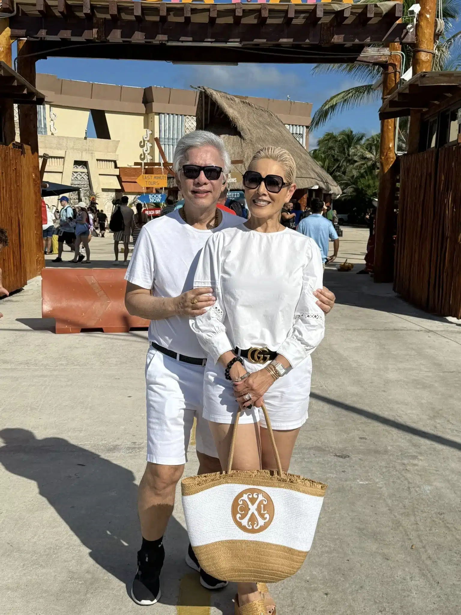 สุรชัย สมบัติเจริญ โพสต์ภาพเปิดตัว ไดอาน่า ภรรยา 44 ปีที่อเมริกา