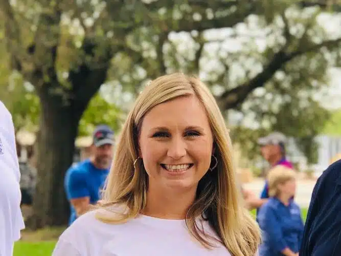 มิสตี นายกเทศมนตรีหญิง สหรัฐ มีเซ็กซ์เด็ก 16 เพื่อนลูกตัวเอง ในงานปาร์ตี้ที่บ้าน ให้ไรเดอร์ซื้อยาคุมฉุกเฉิน จ่อโทษหนัก