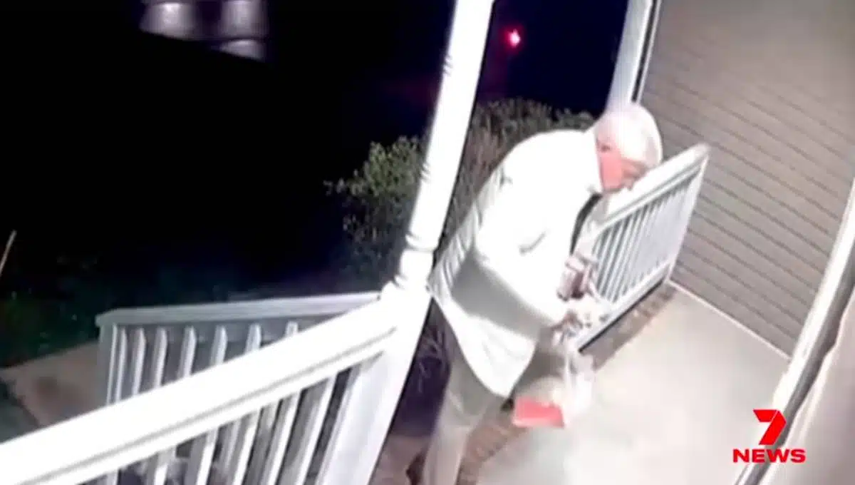 ริชาร์ด พุลลีย์ อายุ 78 ปี ขณะทำหน้าที่ส่งอาหาร