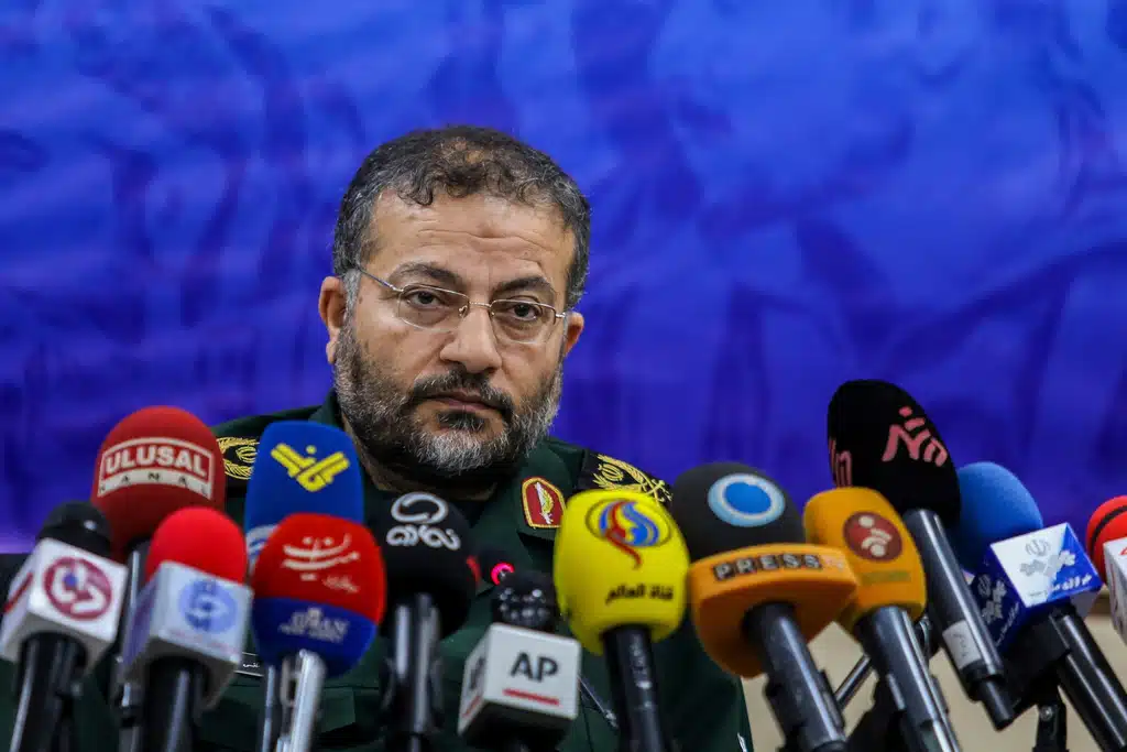 โกลามเรซา โซเลมานี ผู้บัญชาการกองกำลังกึ่งทหารบาซิจ