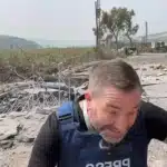 คลิปนาทีชีวิต ขีปนาวุธตกเฉียดหัวนักข่าว เกือบตายกลางสมรภูมิรบ