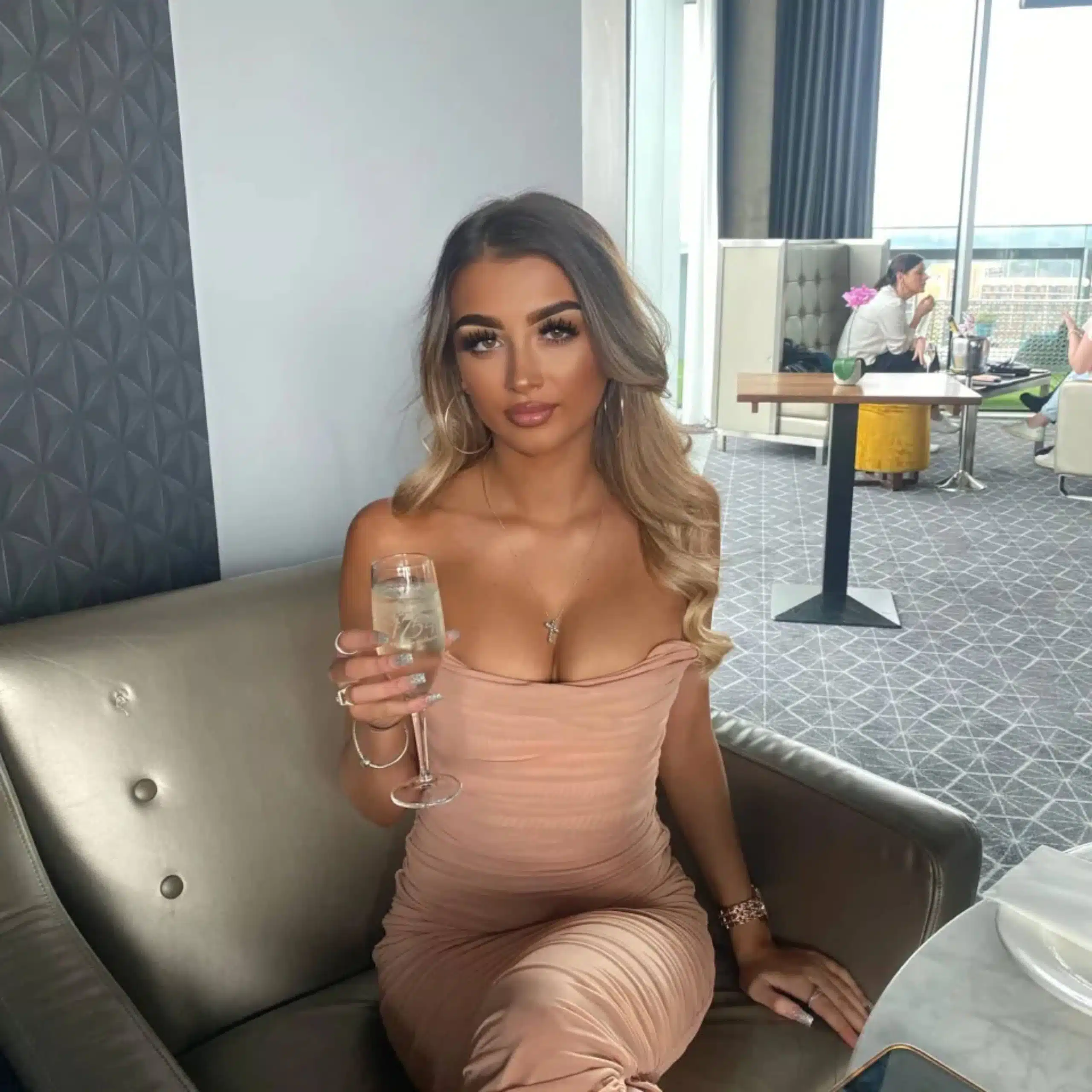 อิซาเบลลาได้รับอนุญาตให้บินกลับบ้าน