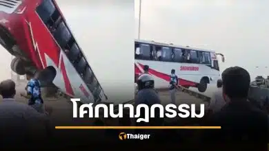 คลิปสลด 24 ศพ รถทัวร์พุ่งตกแม่น้ำ ลึก 10 เมตร ขณะขึ้นเรือเฟอร์รี บังกลาเทศ