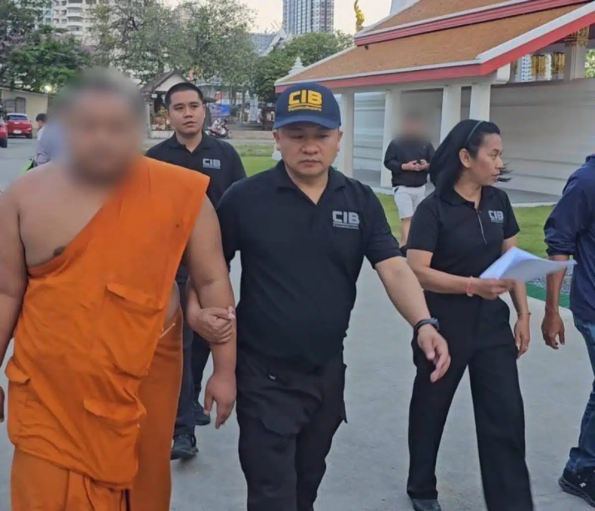พระภิกษุถูกจับกุมฐานล่วงละเมิดทางเพศสามเณรในวัดแห่งหนึ่งในกรุงเทพฯ ระหว่างการบุกตรวจค้น
