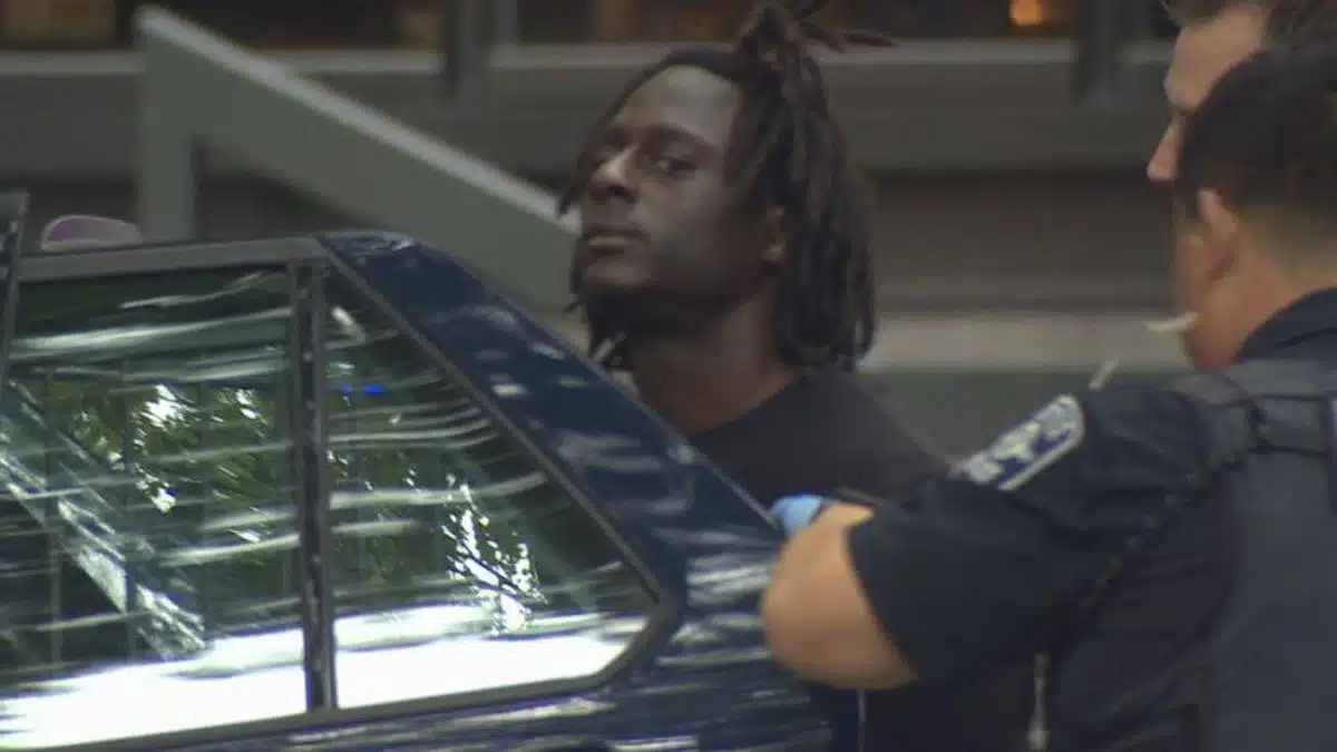 คอร์เดลล์ กูสบี มือยิงเจ้าของร้านท้อง 8 เดือน