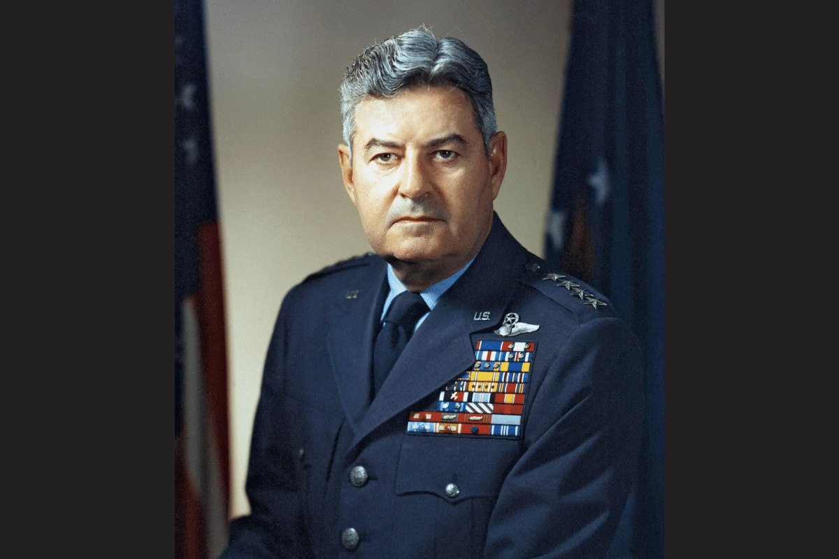 พลอากาศตรี เคอร์ติส เลอเมย์ (Curtis LeMay)