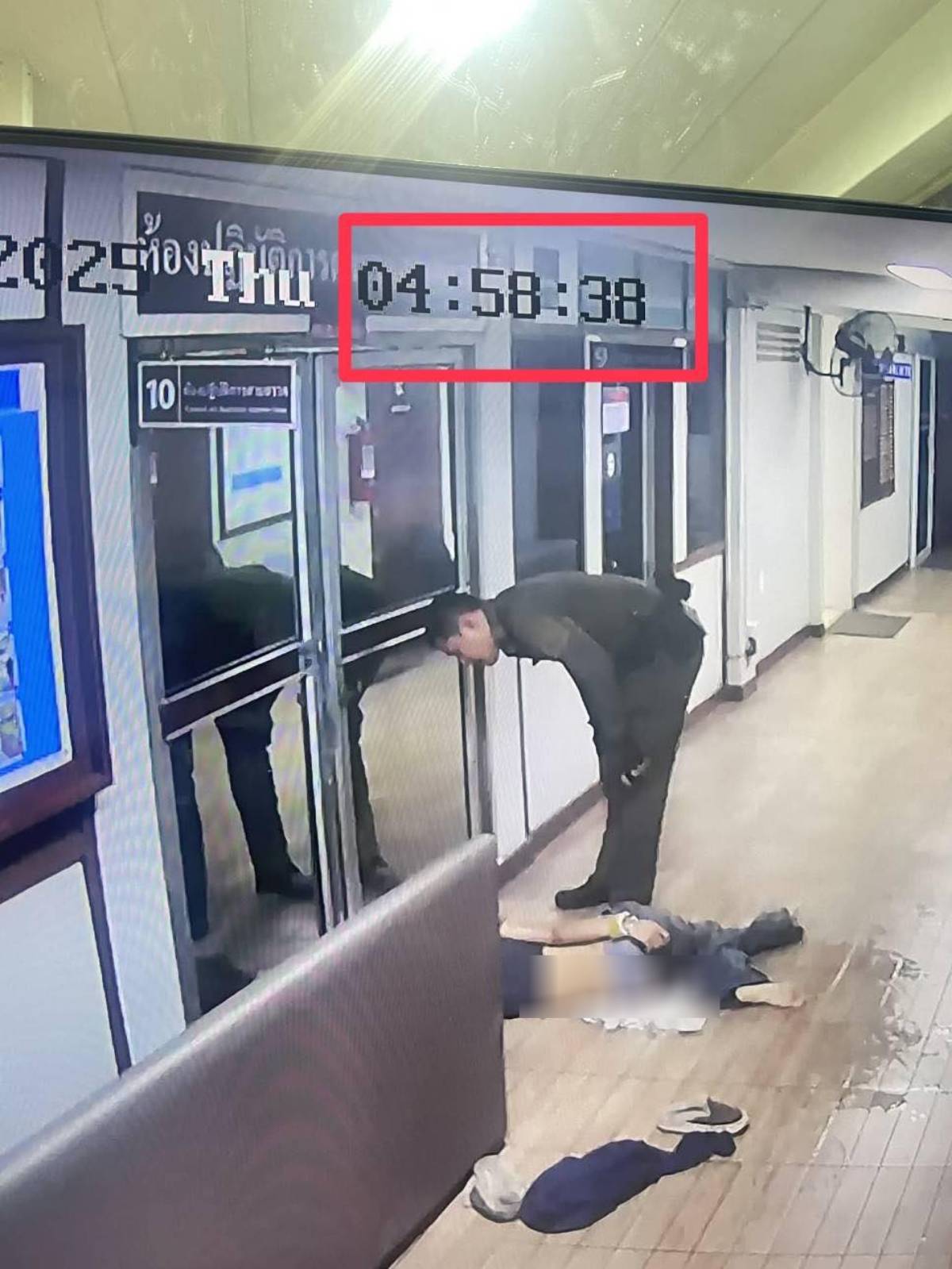 ไม่ได้เมา แต่กำลังจะตาย" อวัยวะภายในล้มเหลวคร่าชีวิตหญิงที่ถูกทิ้งไว้บนพื้นสถานีตำรวจ