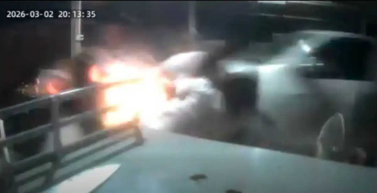 รักสามเส้าที่บุรีรัมย์จบลงอย่างวุ่นวาย อดีตสามีทำร้ายกลุ่มคนที่กำลังดื่มเหล้ากับตำรวจ