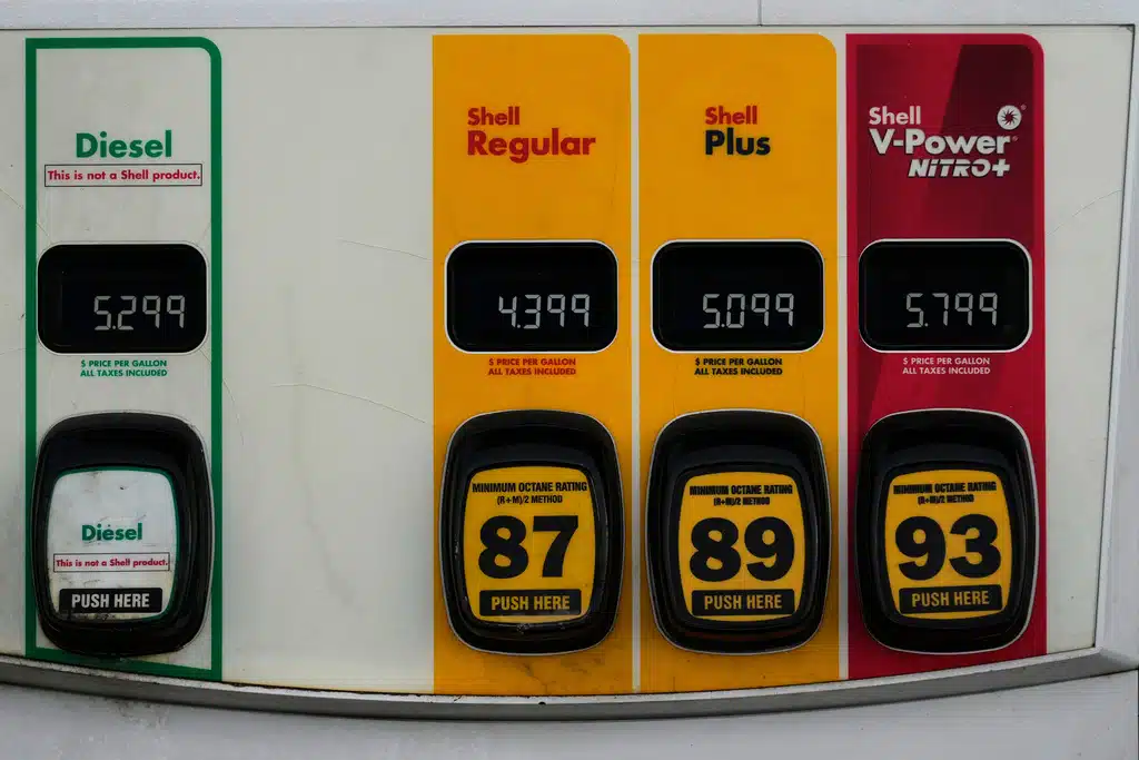 น้ำมันขึ้น 6 บาท สินค้าอะไรจะขึ้นราคาบ้าง กระเป๋าเงินคนไทยฉีก