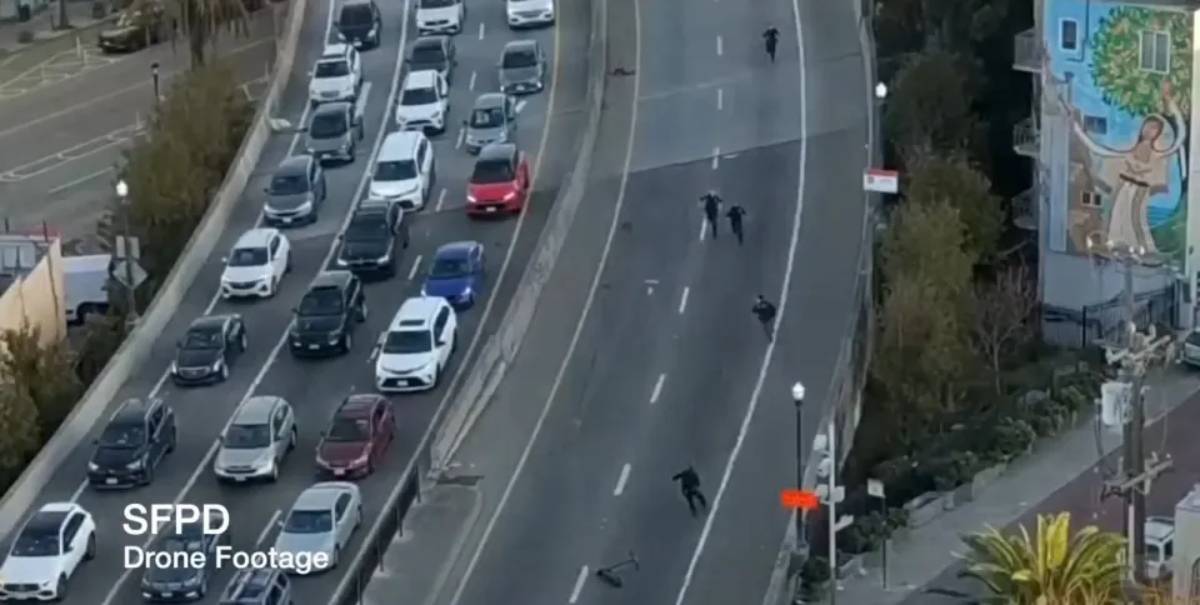 ตำรวจต้องตัดสินใจในเสี้ยววินาทีว่าจะไล่ตามกลุ่มไหนก่อน