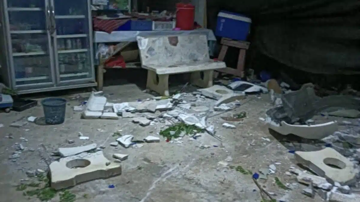 แจ้งเตือนจากกล้องวงจรปิด พบเห็นรถบรรทุกวนรอบก่อนพุ่งชนกลุ่มอดีตภรรยาที่กำลังรวมตัวกันที่บ้านครวด